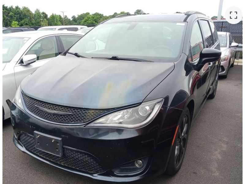 2018 Chrysler Pacifica Touring L Plus's photo