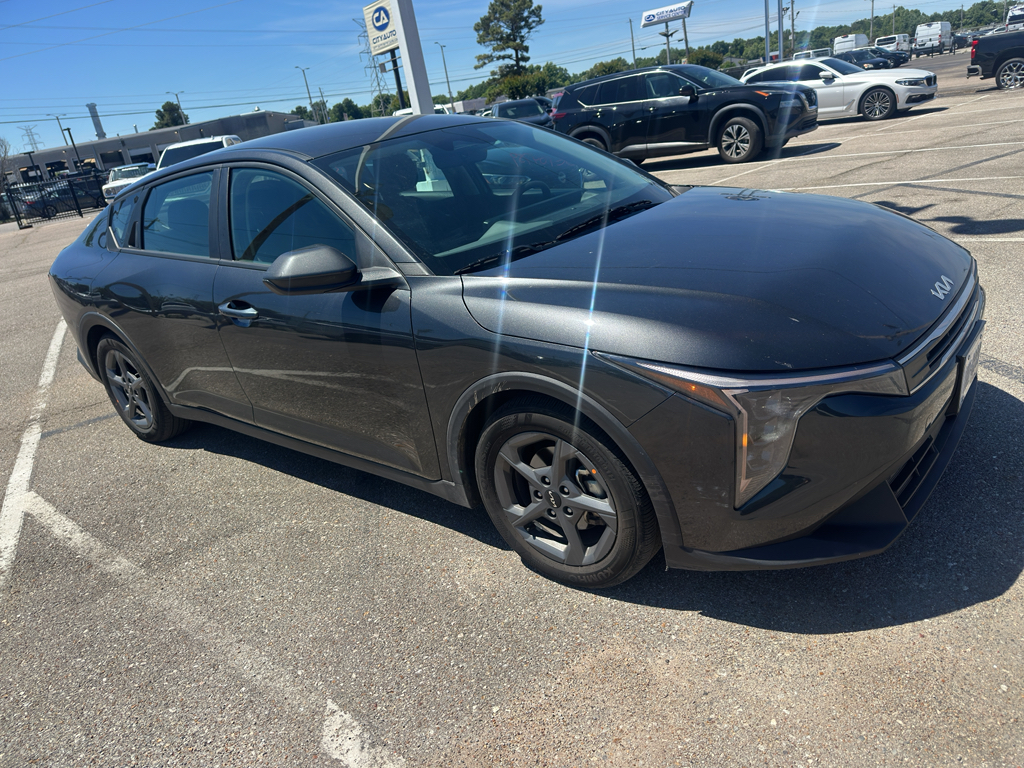 2025 Kia K4 LXS AT's photo