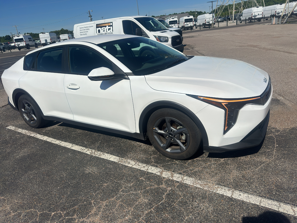 2025 Kia K4 LXS AT's photo
