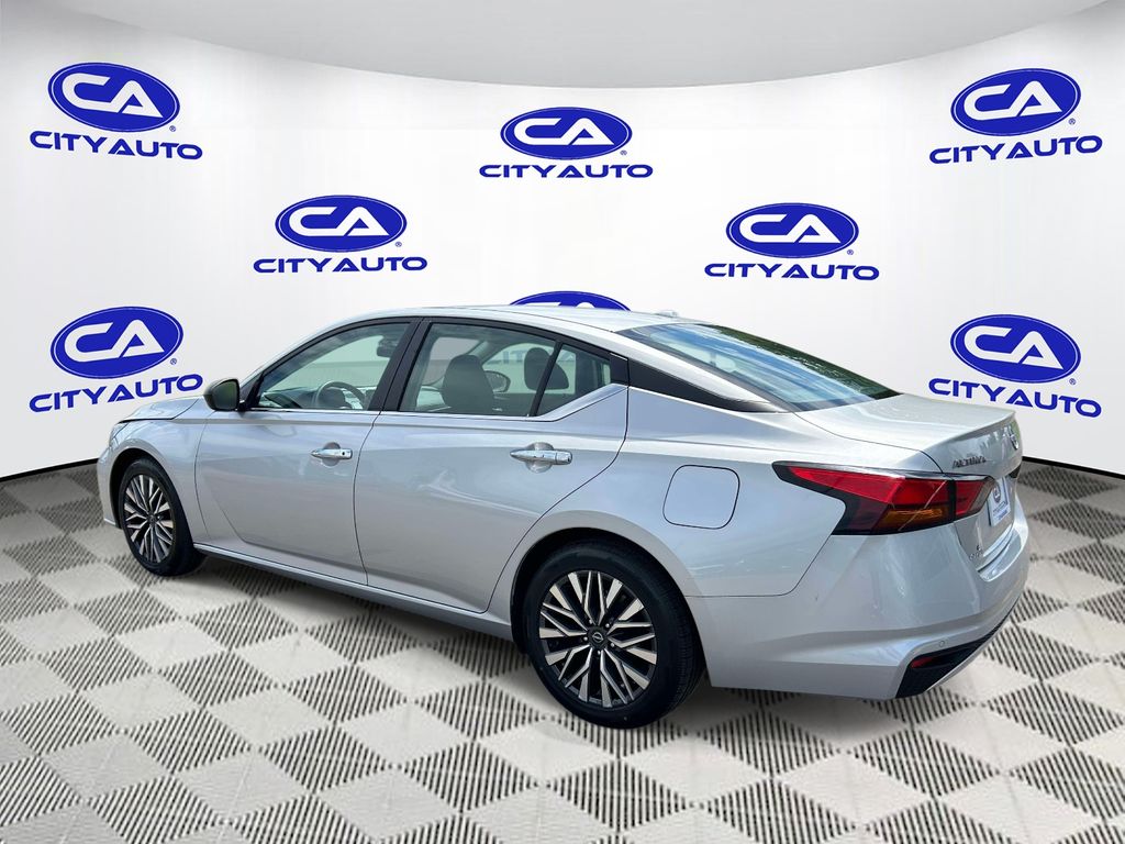 Vehicle photo 4