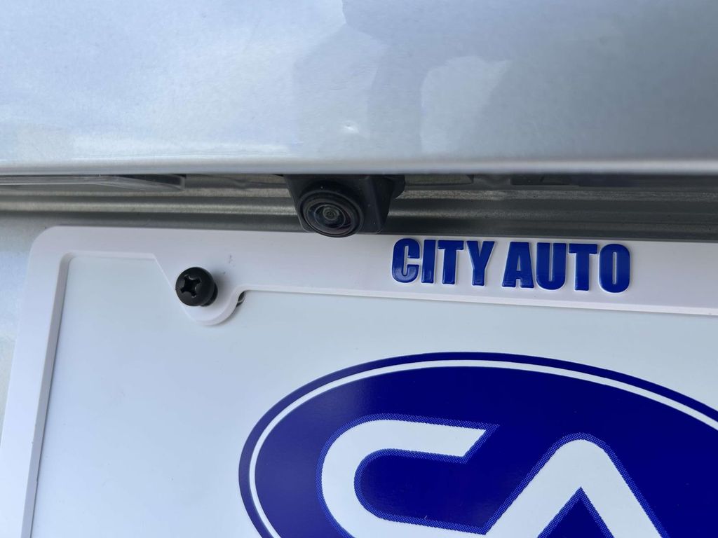 Vehicle photo 14