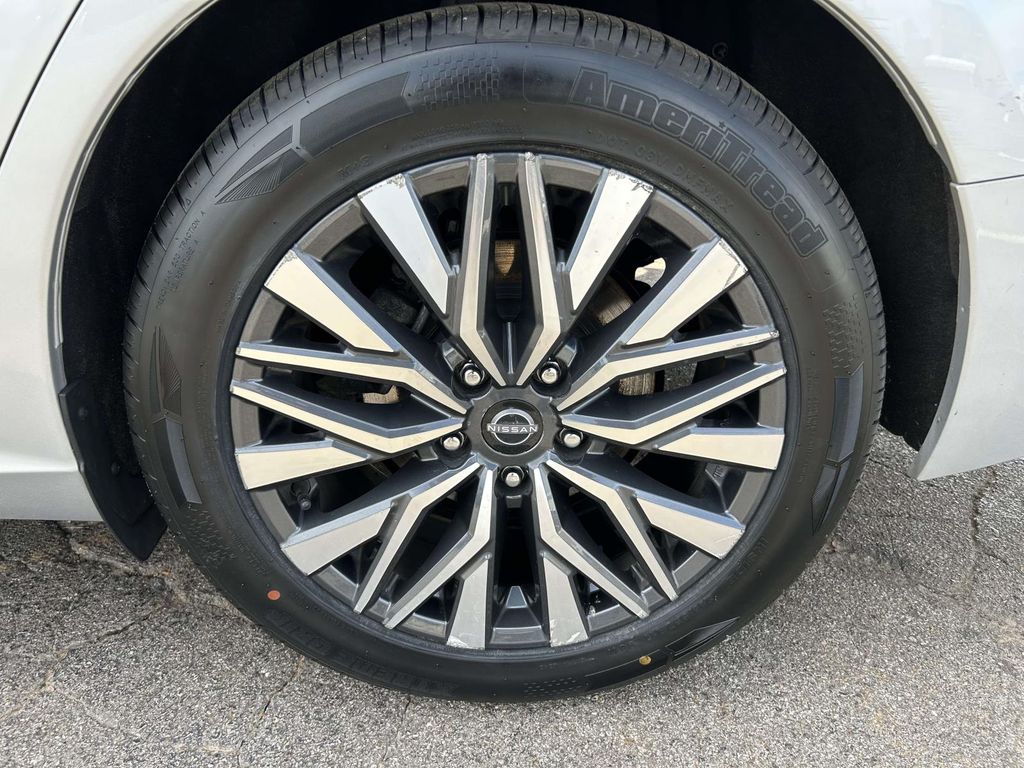 Vehicle photo 15