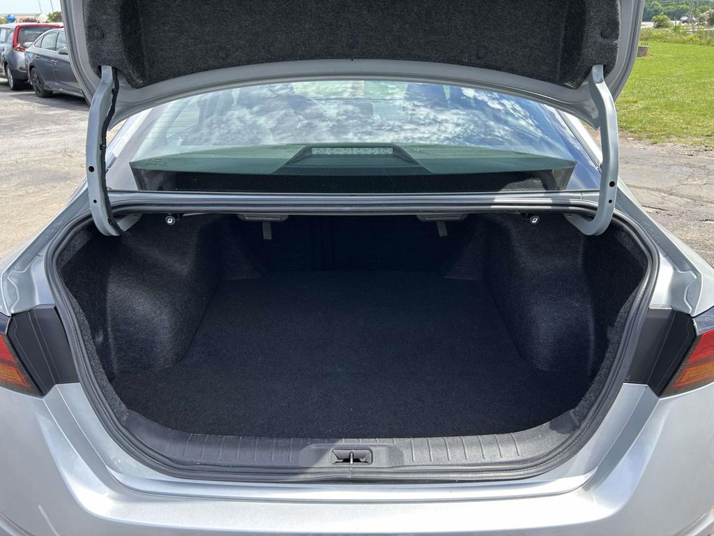 Vehicle photo 16