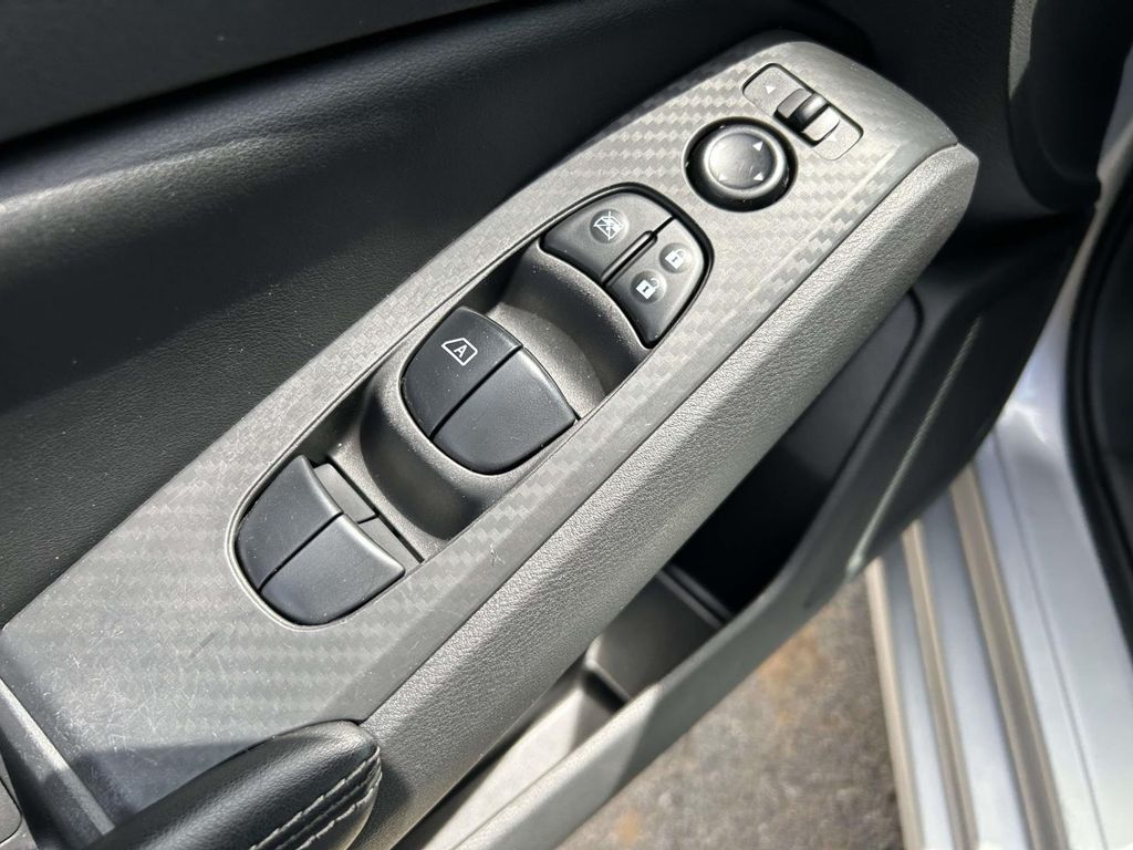 Vehicle photo 21