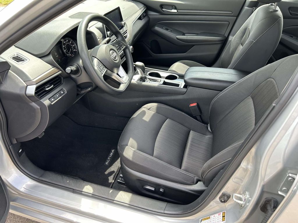Vehicle photo 22