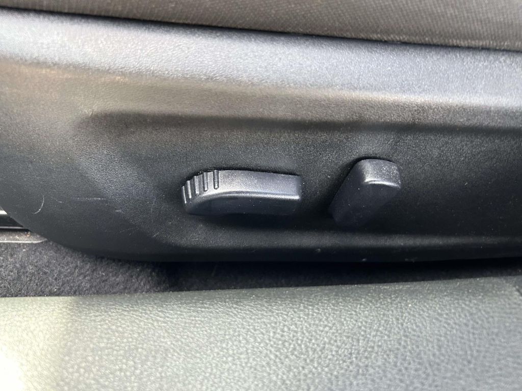 Vehicle photo 23