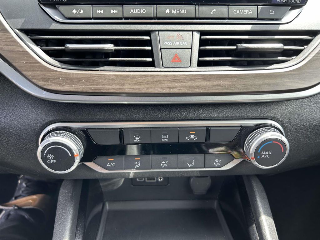 Vehicle photo 25