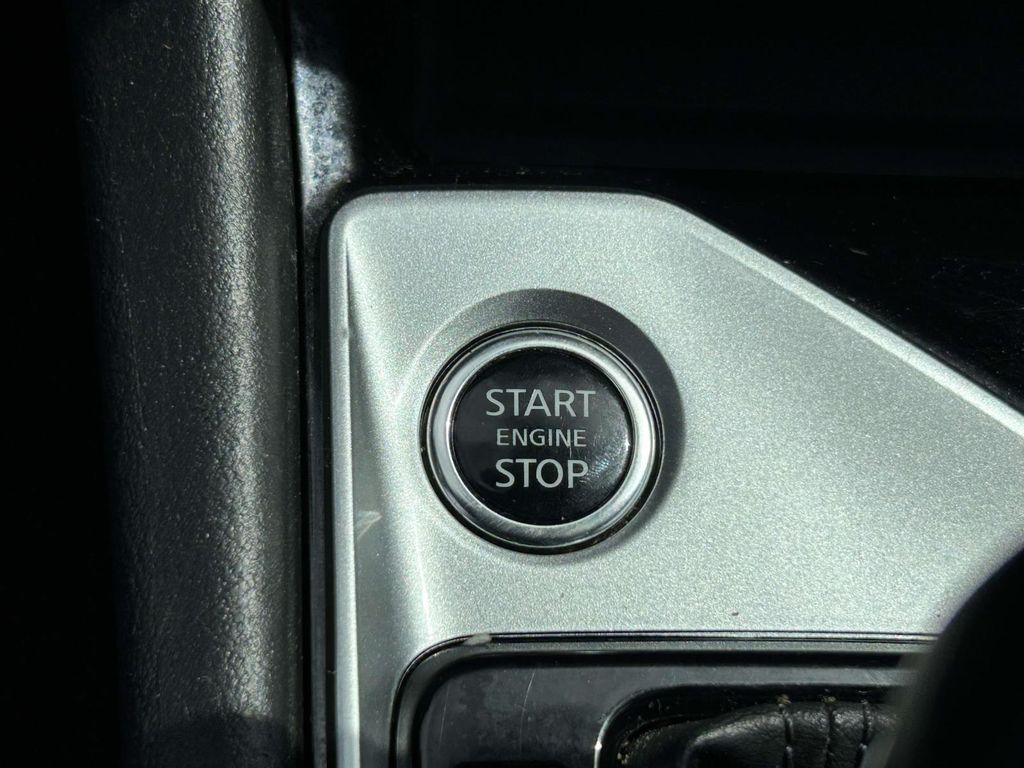 Vehicle photo 27