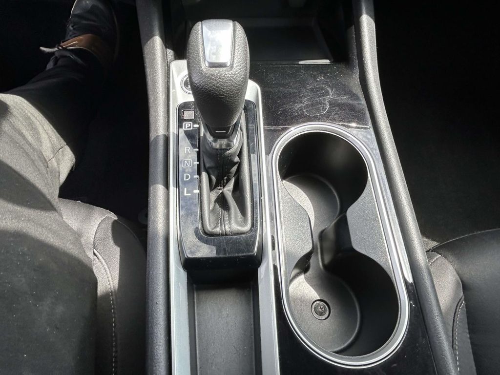 Vehicle photo 28