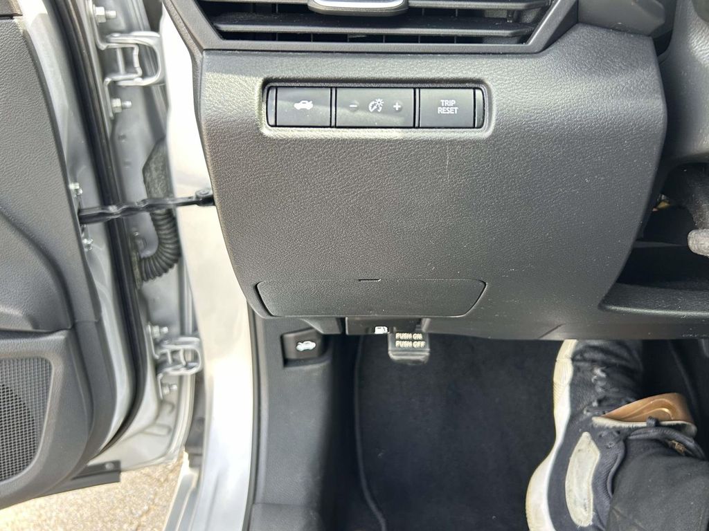 Vehicle photo 31
