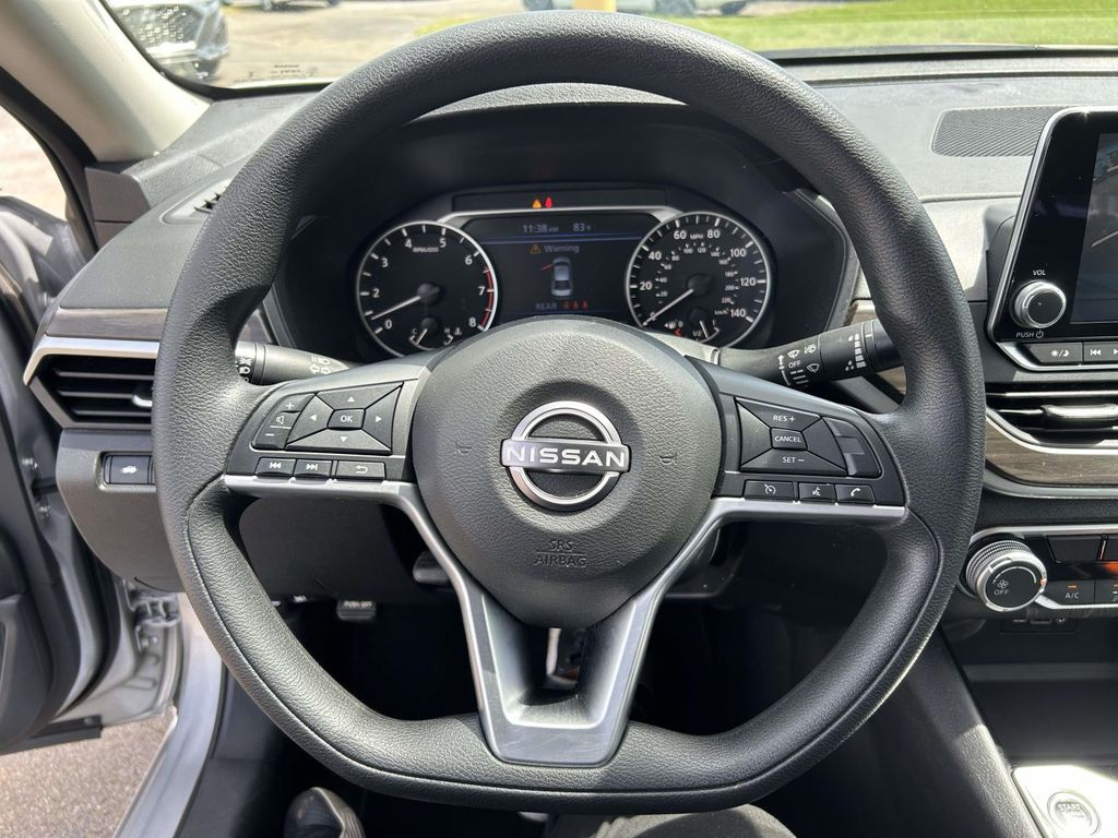 Vehicle photo 32
