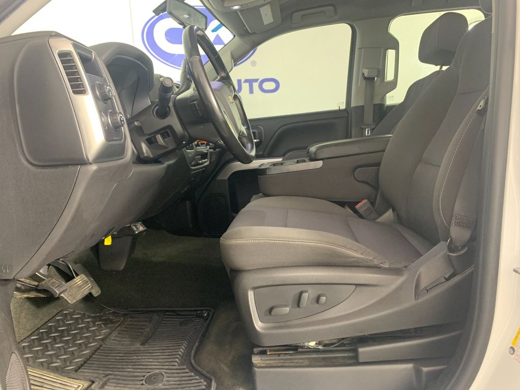 Vehicle photo 14