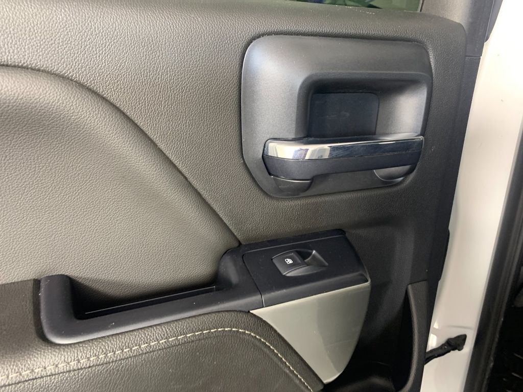 Vehicle photo 27