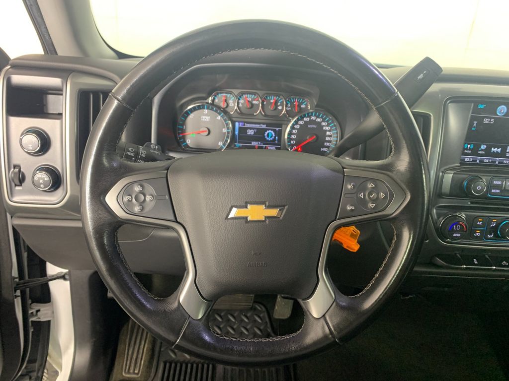 Vehicle photo 18