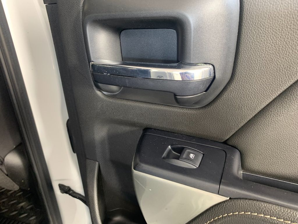 Vehicle photo 31