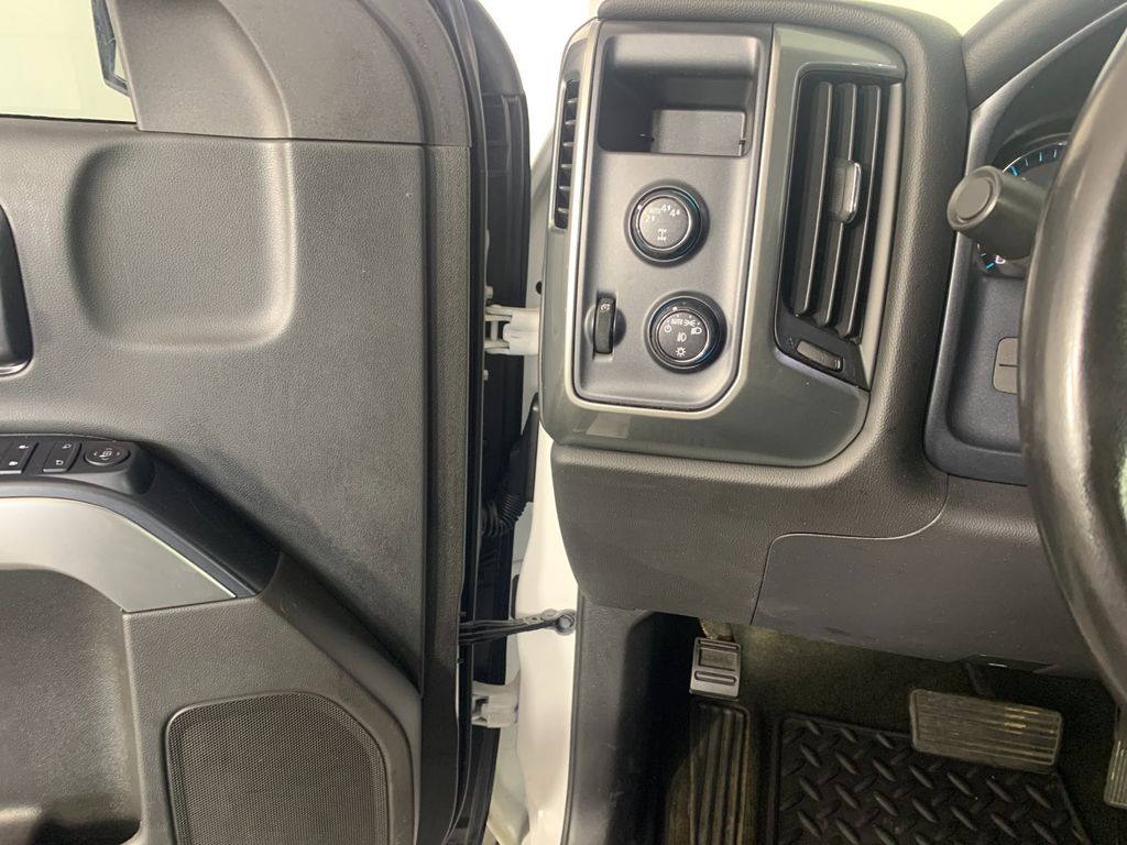 Vehicle photo 15