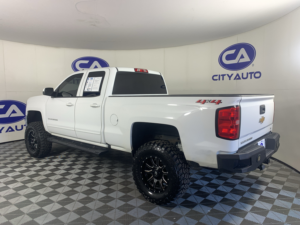 Vehicle photo 5