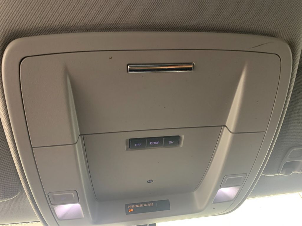 Vehicle photo 24