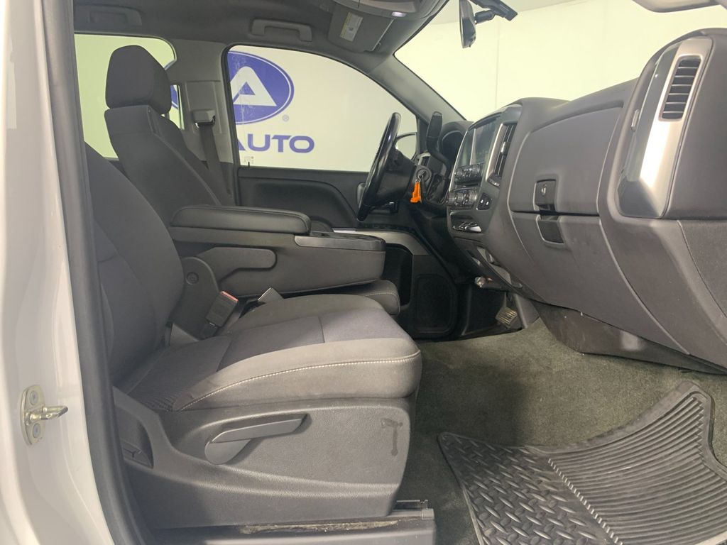 Vehicle photo 35