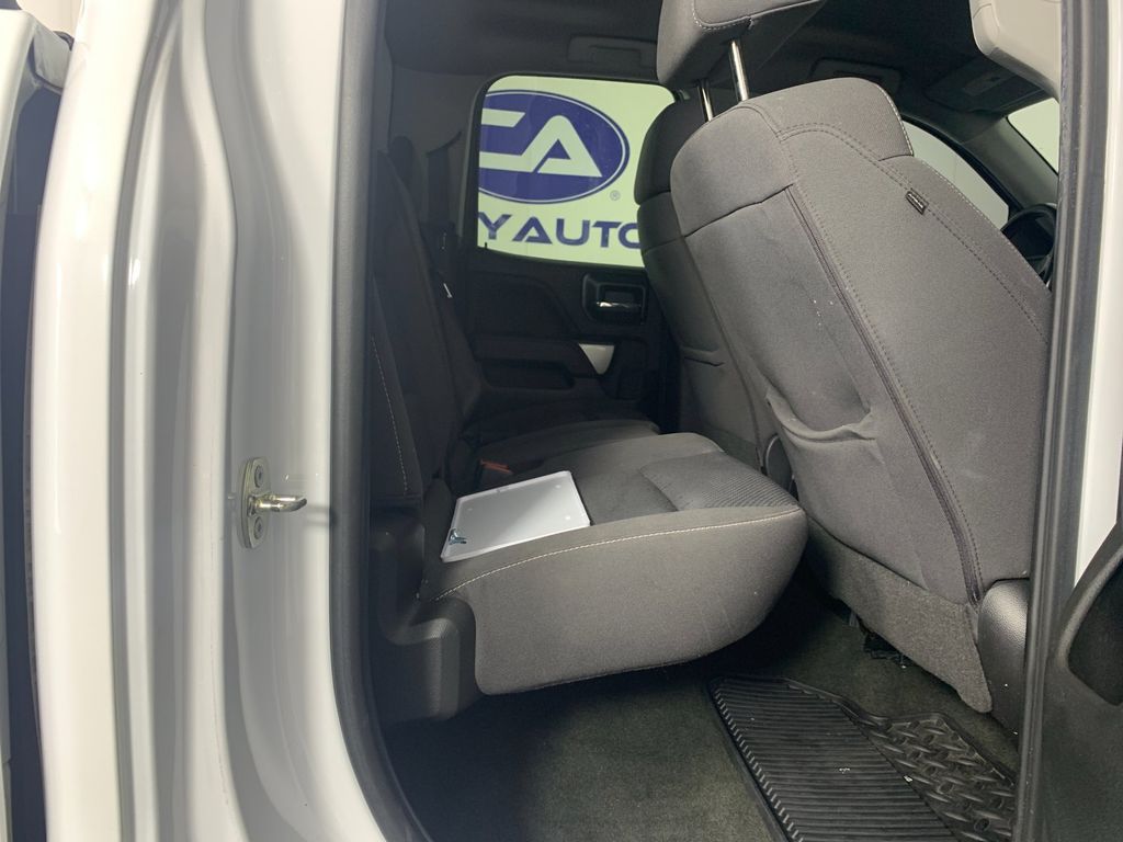 Vehicle photo 32