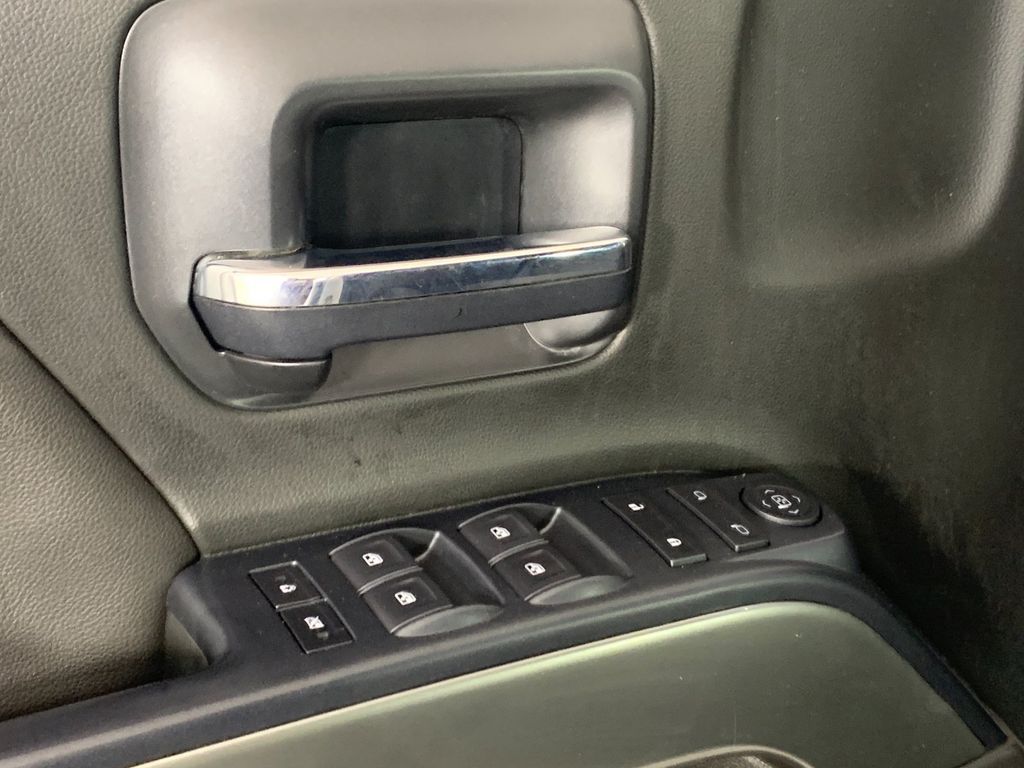 Vehicle photo 13