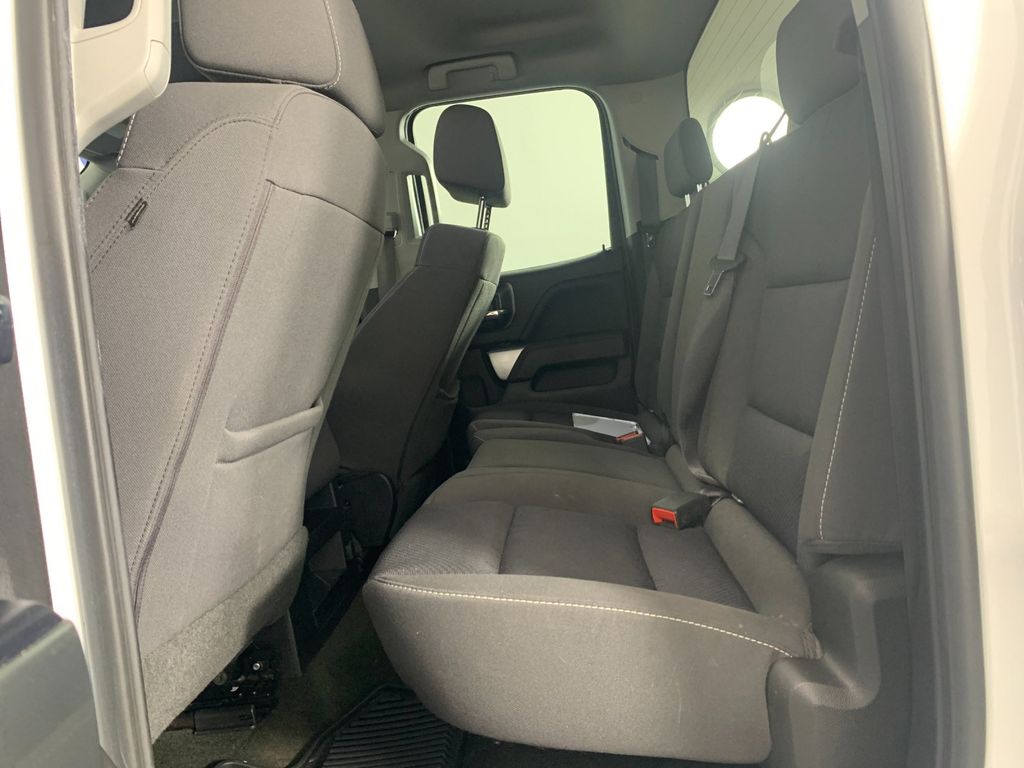 Vehicle photo 28