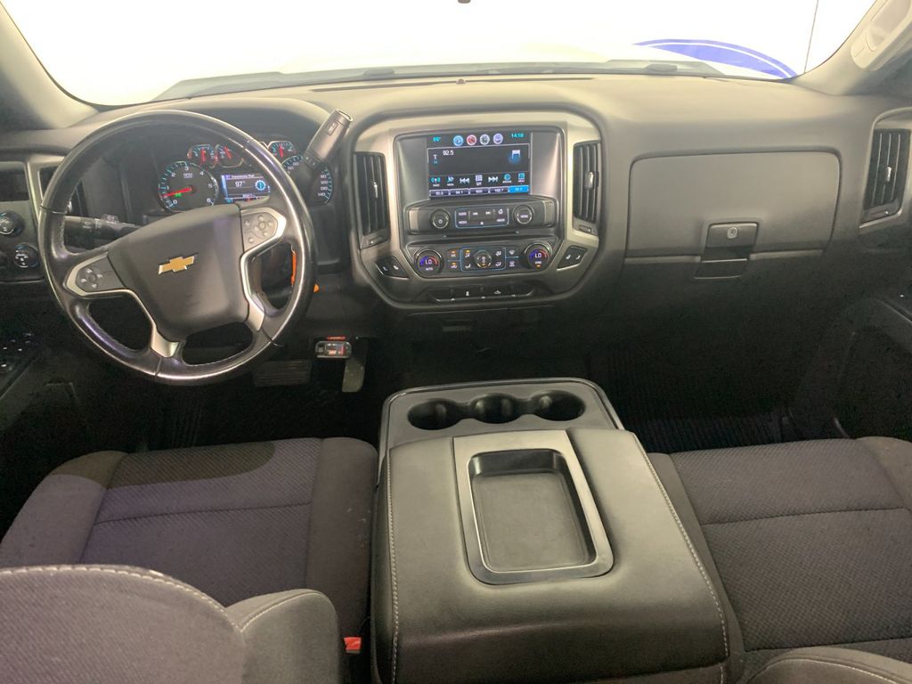 Vehicle photo 29