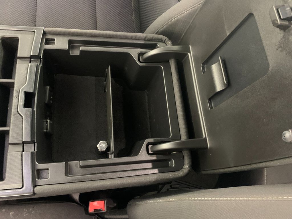 Vehicle photo 25