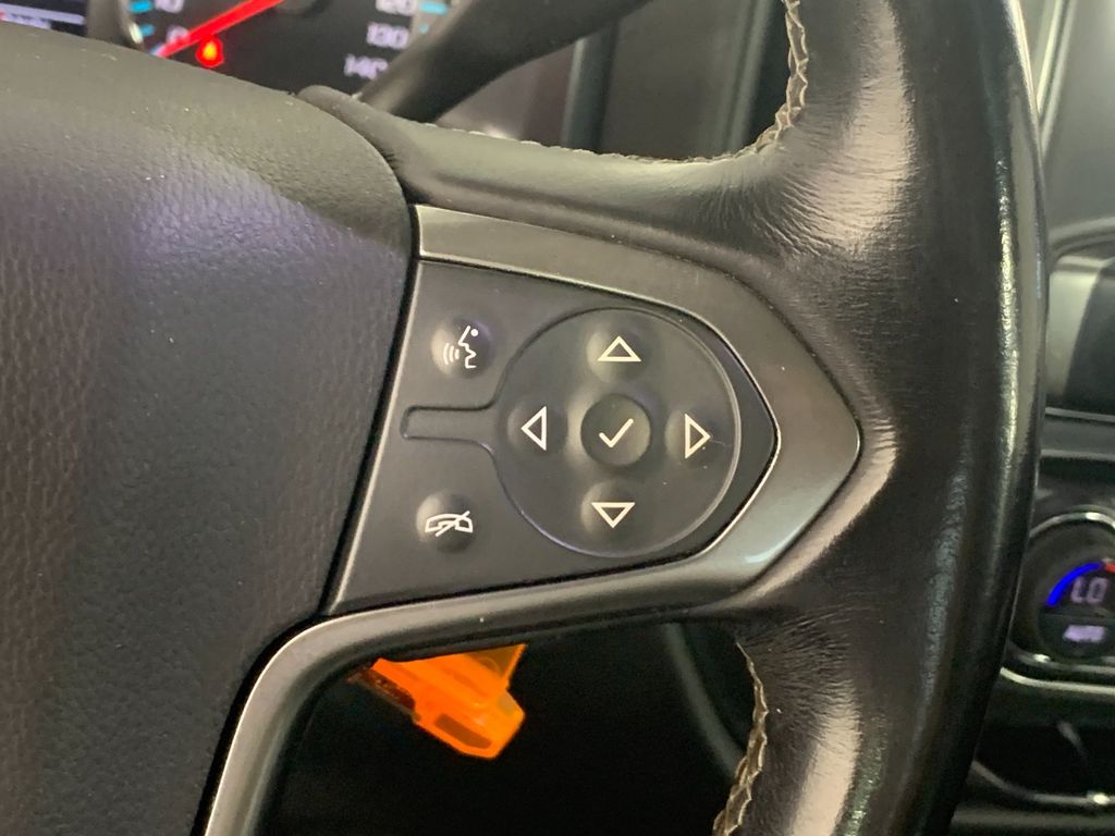 Vehicle photo 17