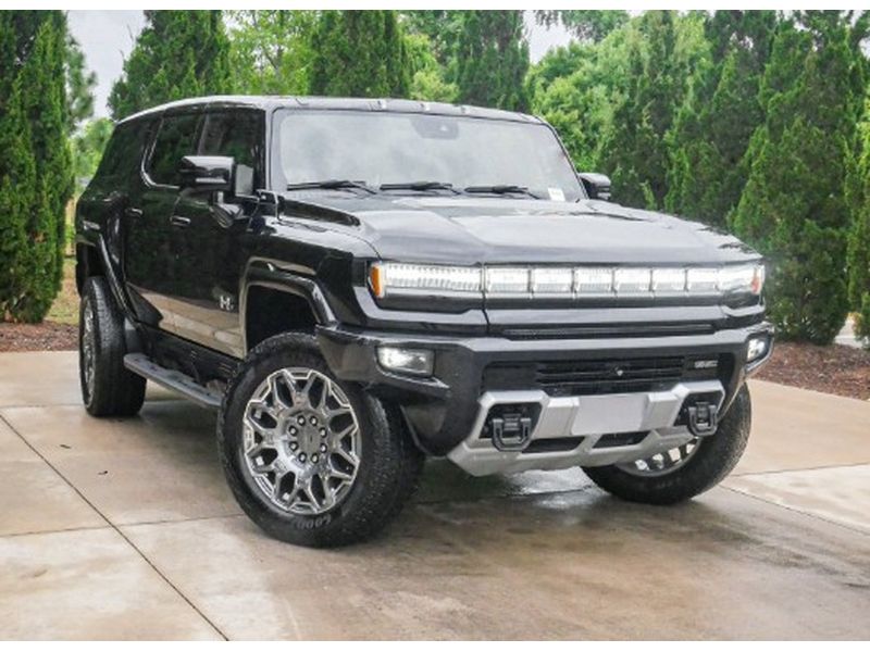 2024 GMC Hummer EV's photo