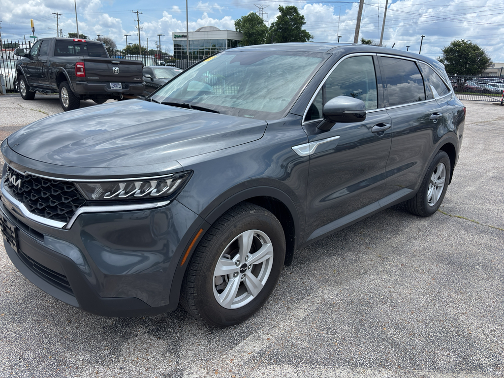 2023 Kia Sorento LX AT's photo