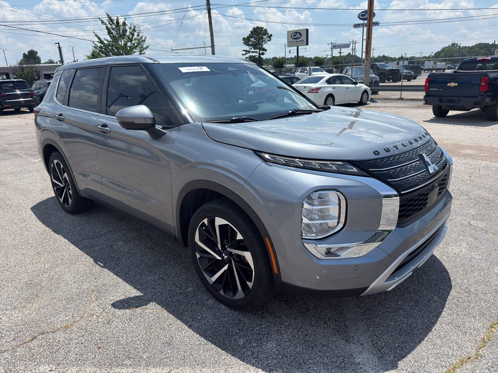 2022 Mitsubishi Outlander SE FWD's photo