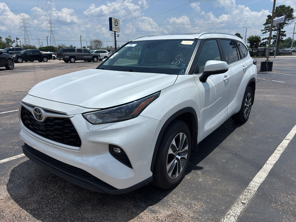 2024 Toyota Highlander XLE AWD's photo