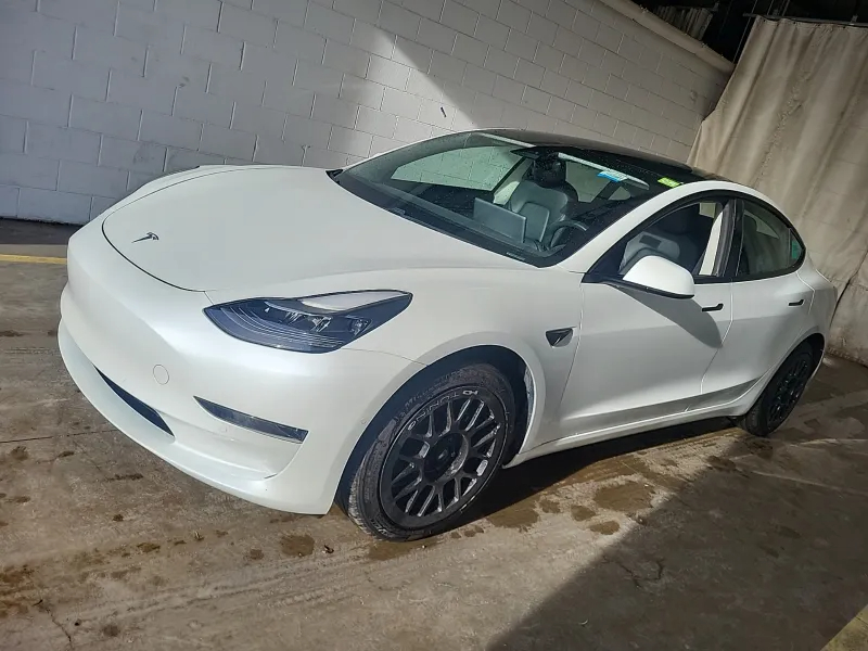2021 Tesla Model 3 Standard Range Plus's photo