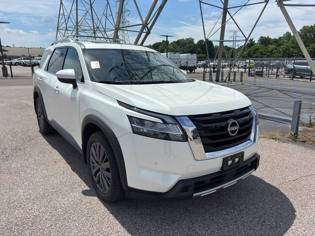 2023 Nissan Pathfinder SL 4WD's photo