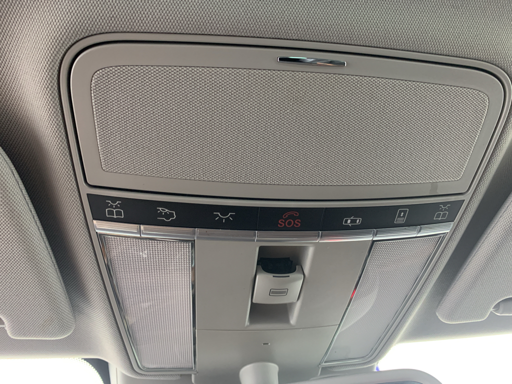 Vehicle photo 28