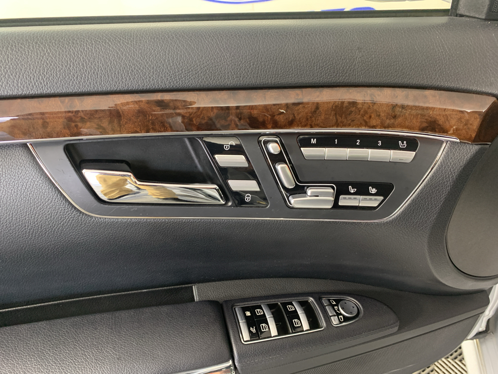 Vehicle photo 14