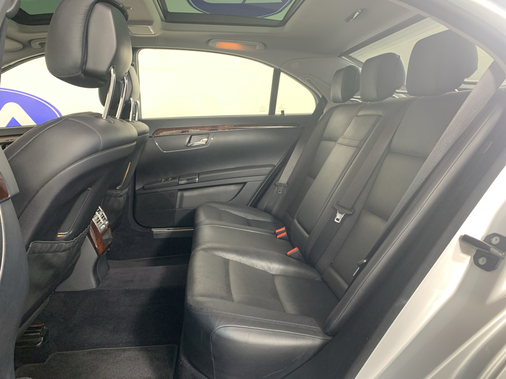 Vehicle photo 33