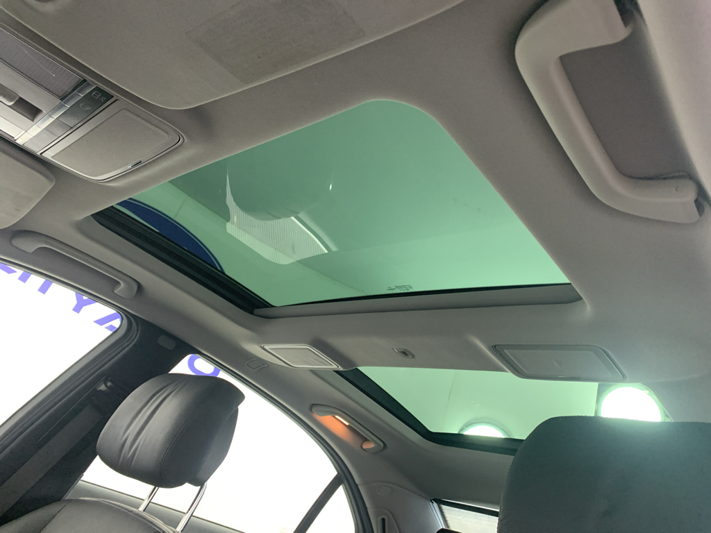 Vehicle photo 30