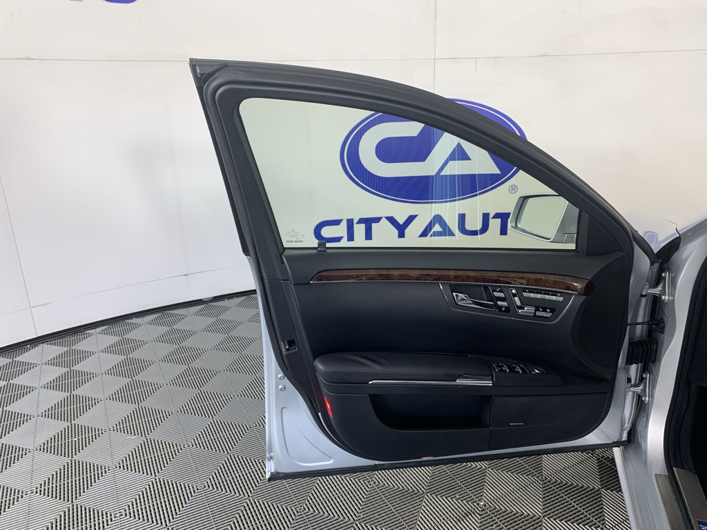 Vehicle photo 13