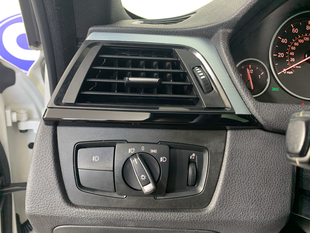 Vehicle photo 16