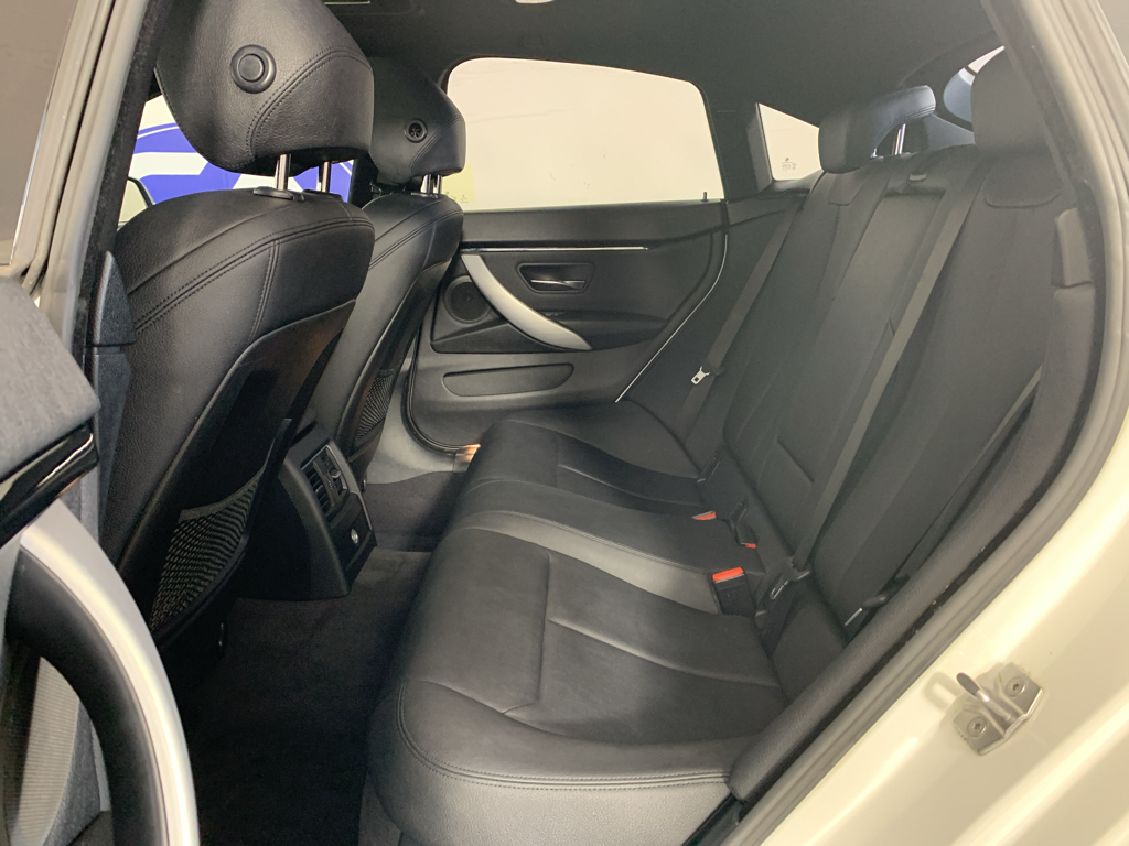 Vehicle photo 31
