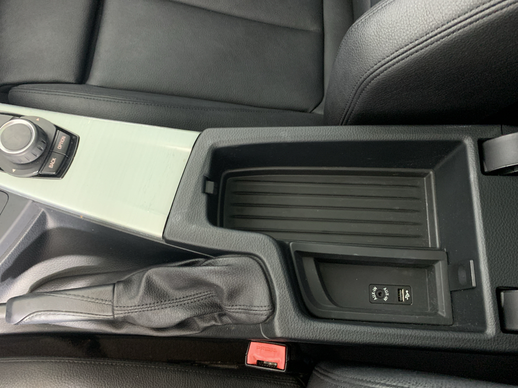 Vehicle photo 27