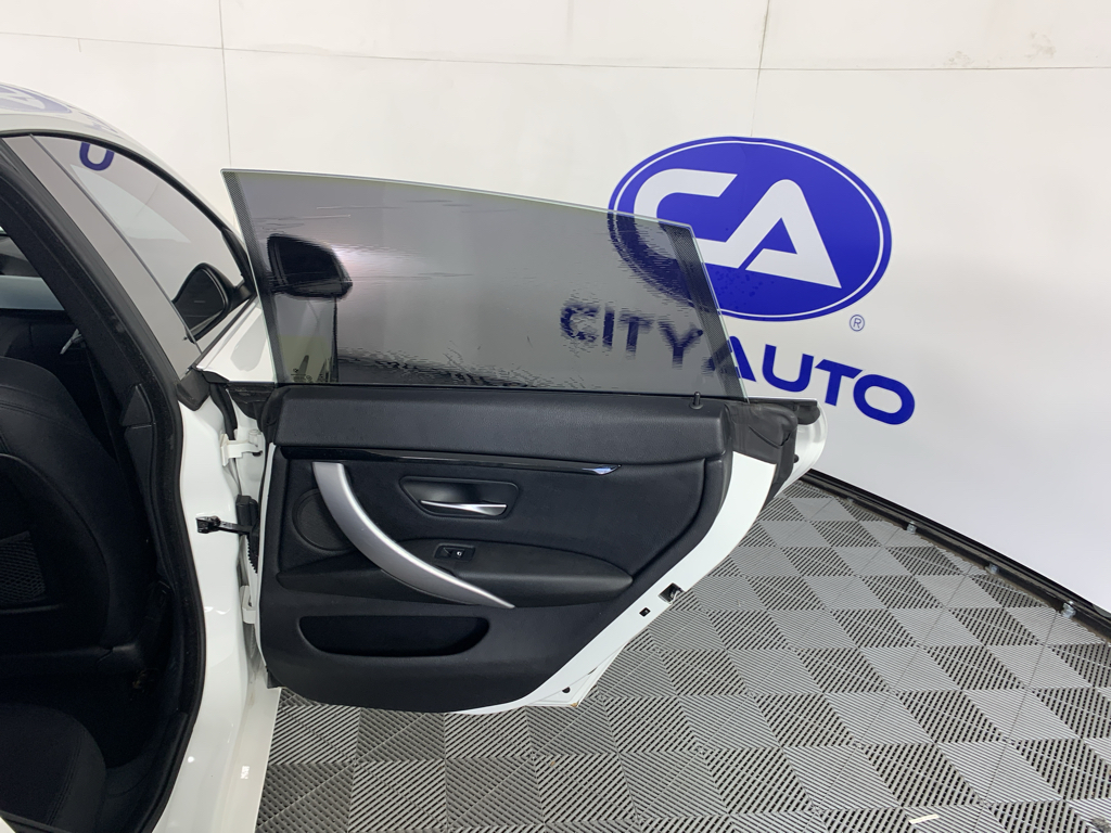 Vehicle photo 33