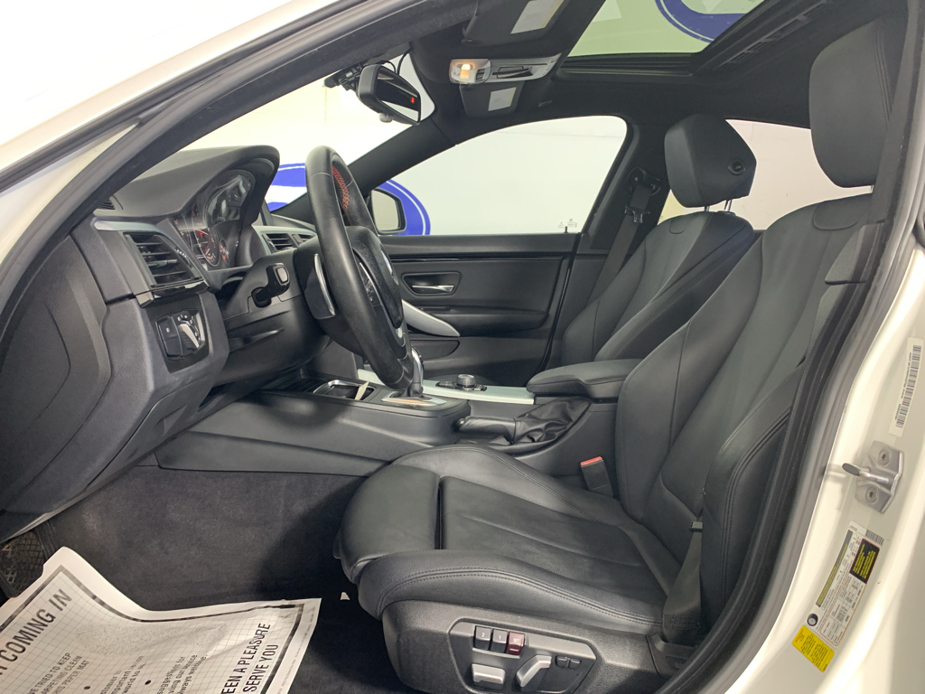 Vehicle photo 15
