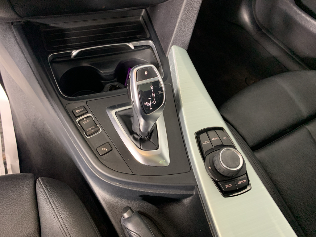 Vehicle photo 23