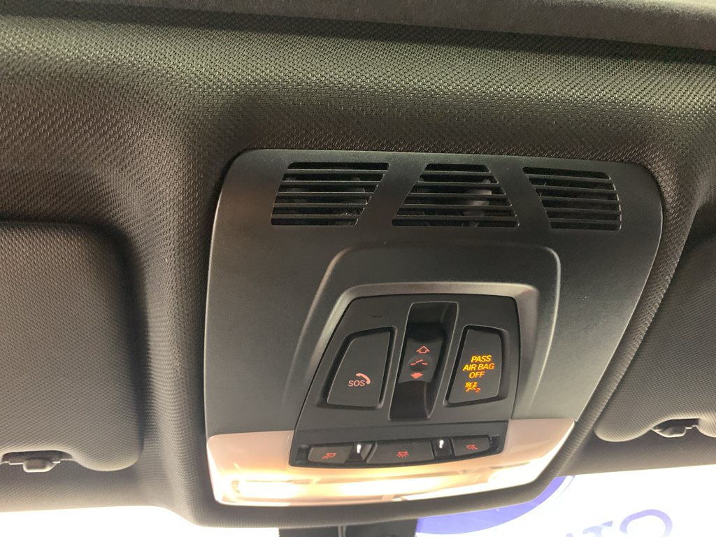 Vehicle photo 26