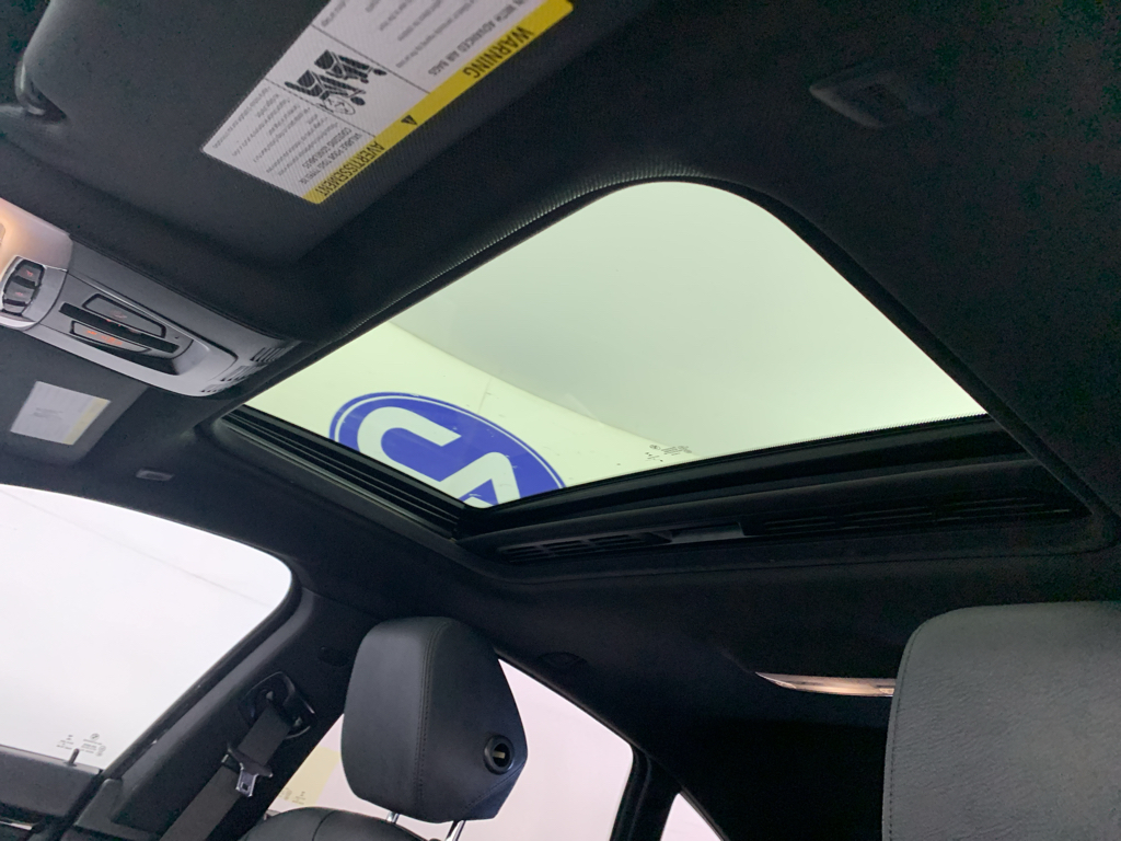 Vehicle photo 28