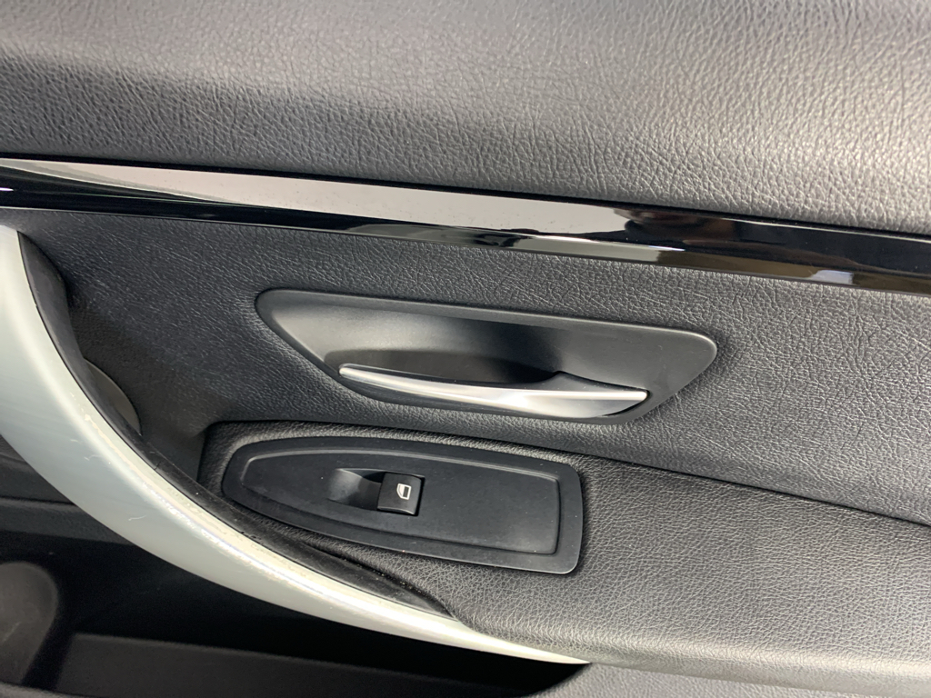Vehicle photo 37