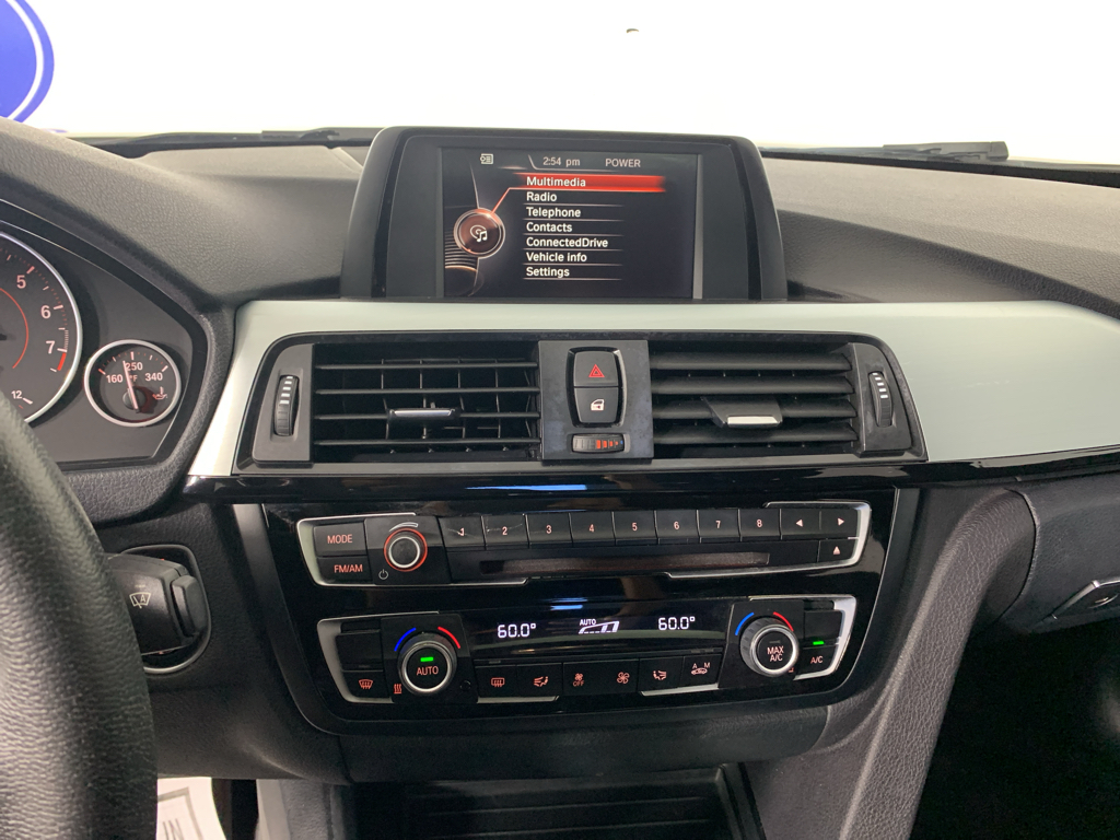 Vehicle photo 24